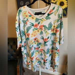 Free Planet Mens Short Sleeve Size 4XL T-Shirt Gray Yellow and Orange Floral